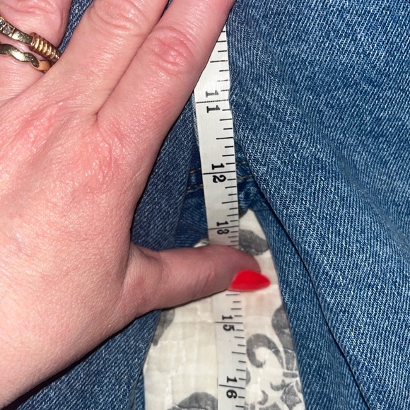 BDG high waisted mom jeans lightly distressed. 12 inch rise. 30 inch inseam. - Picture 4 of 6